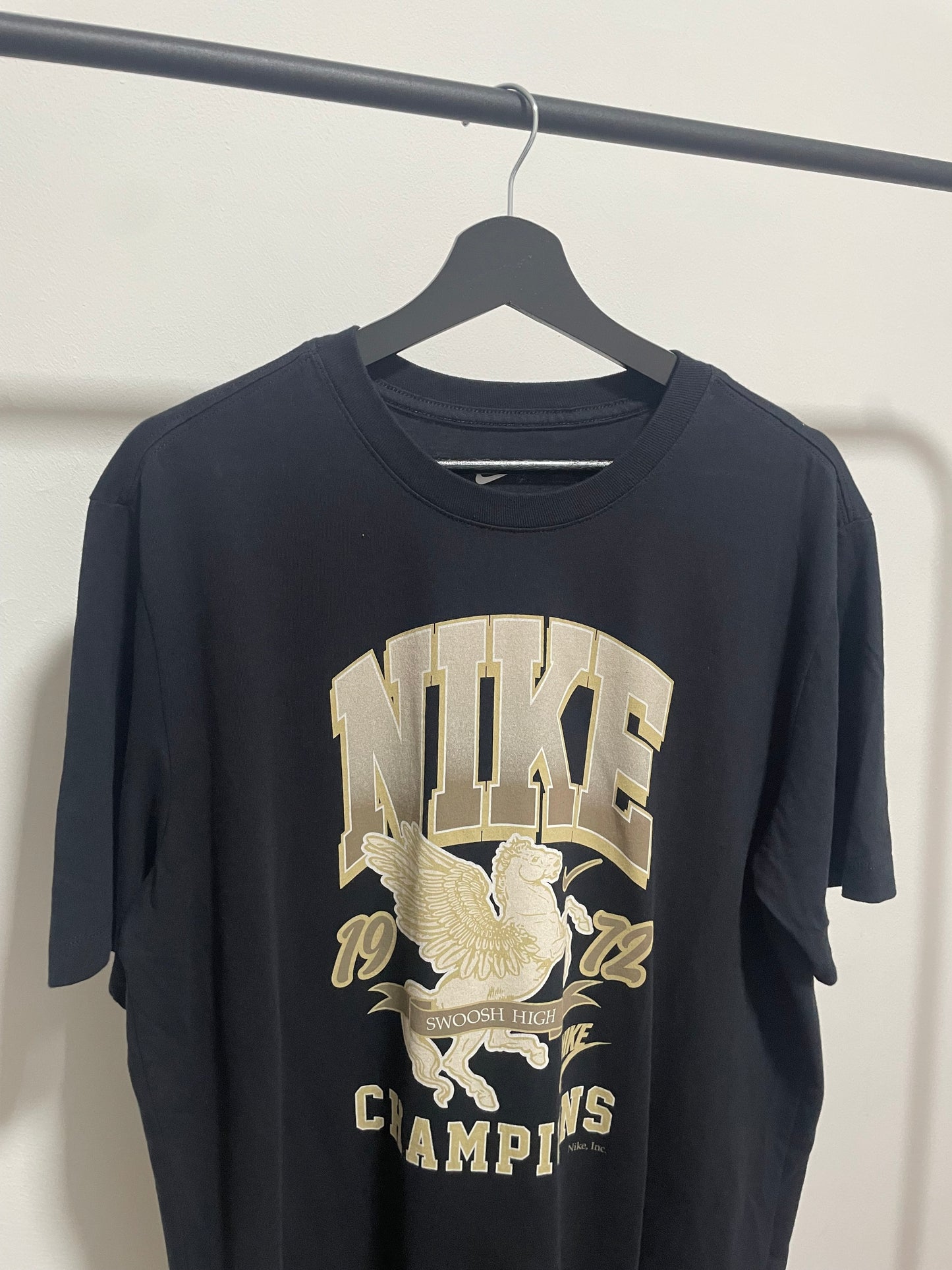 Remera NIKE con diseño vintage