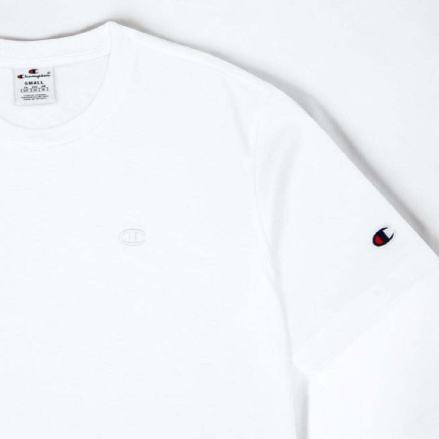 Remera Champion essential bordada