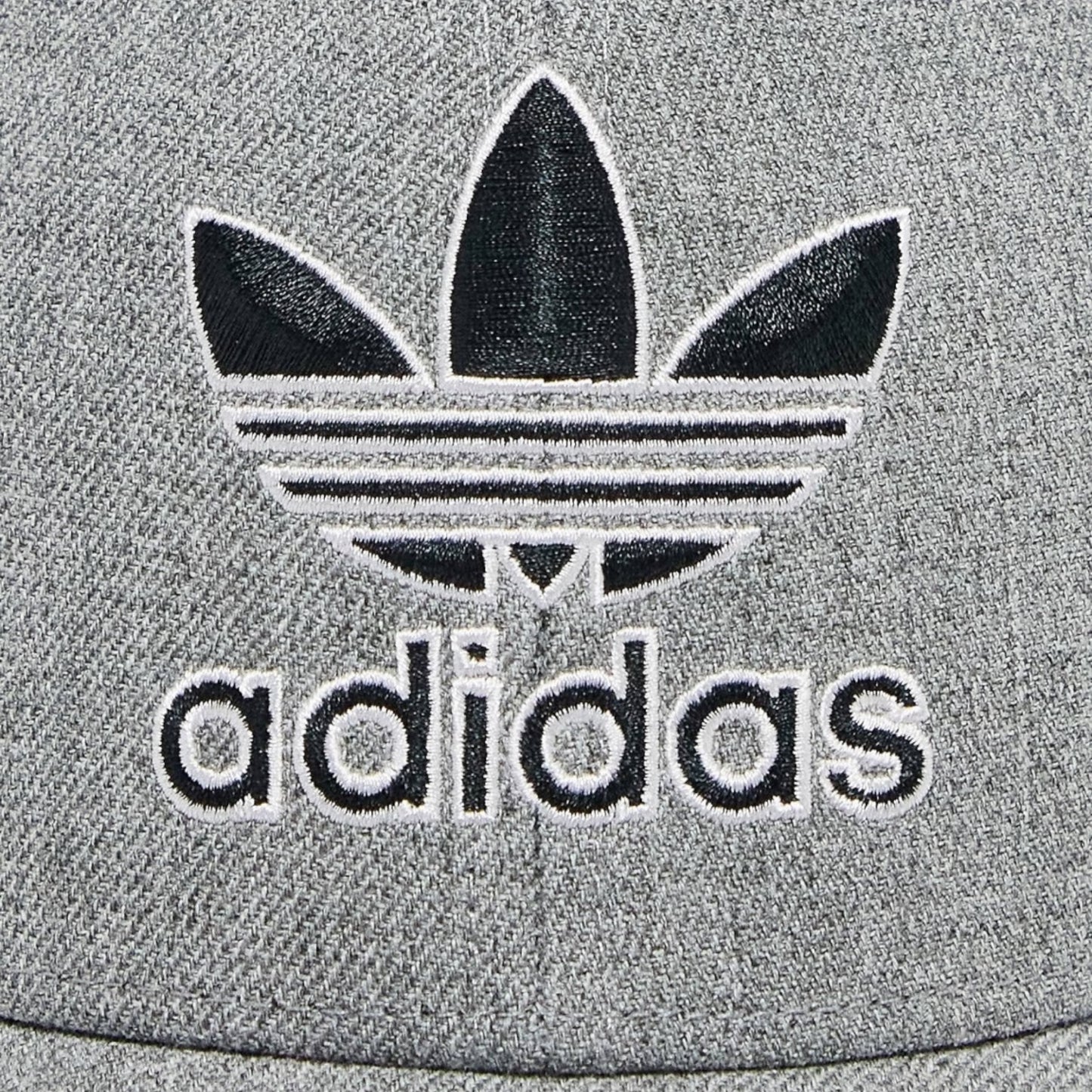 Gorro Adidas logo bordado
